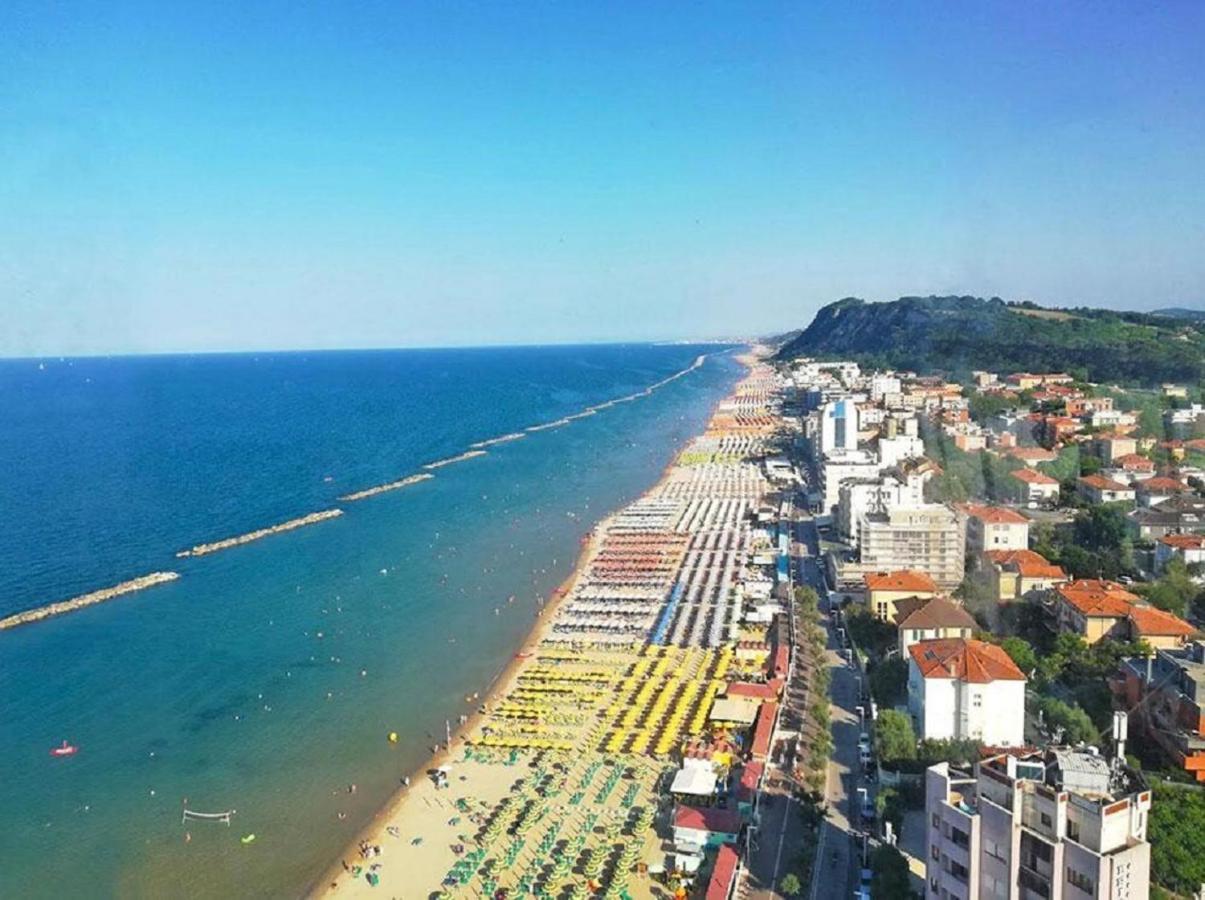 Casa Gramsci Luxury Apartment Pesaro Eksteriør billede