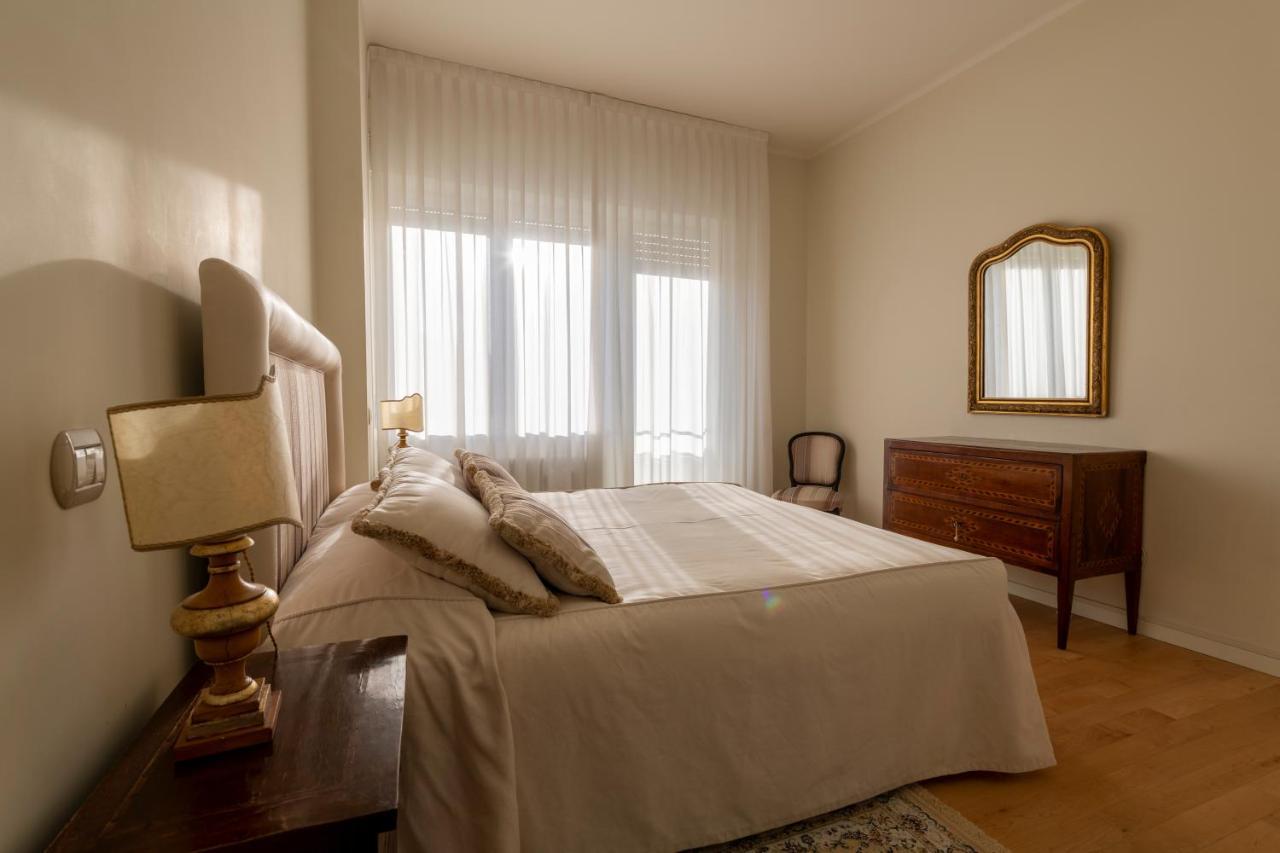 Casa Gramsci Luxury Apartment Pesaro Eksteriør billede