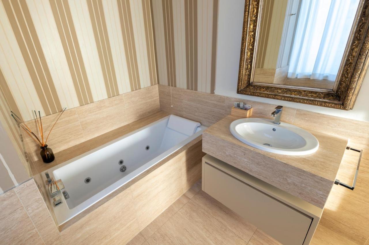 Casa Gramsci Luxury Apartment Pesaro Eksteriør billede